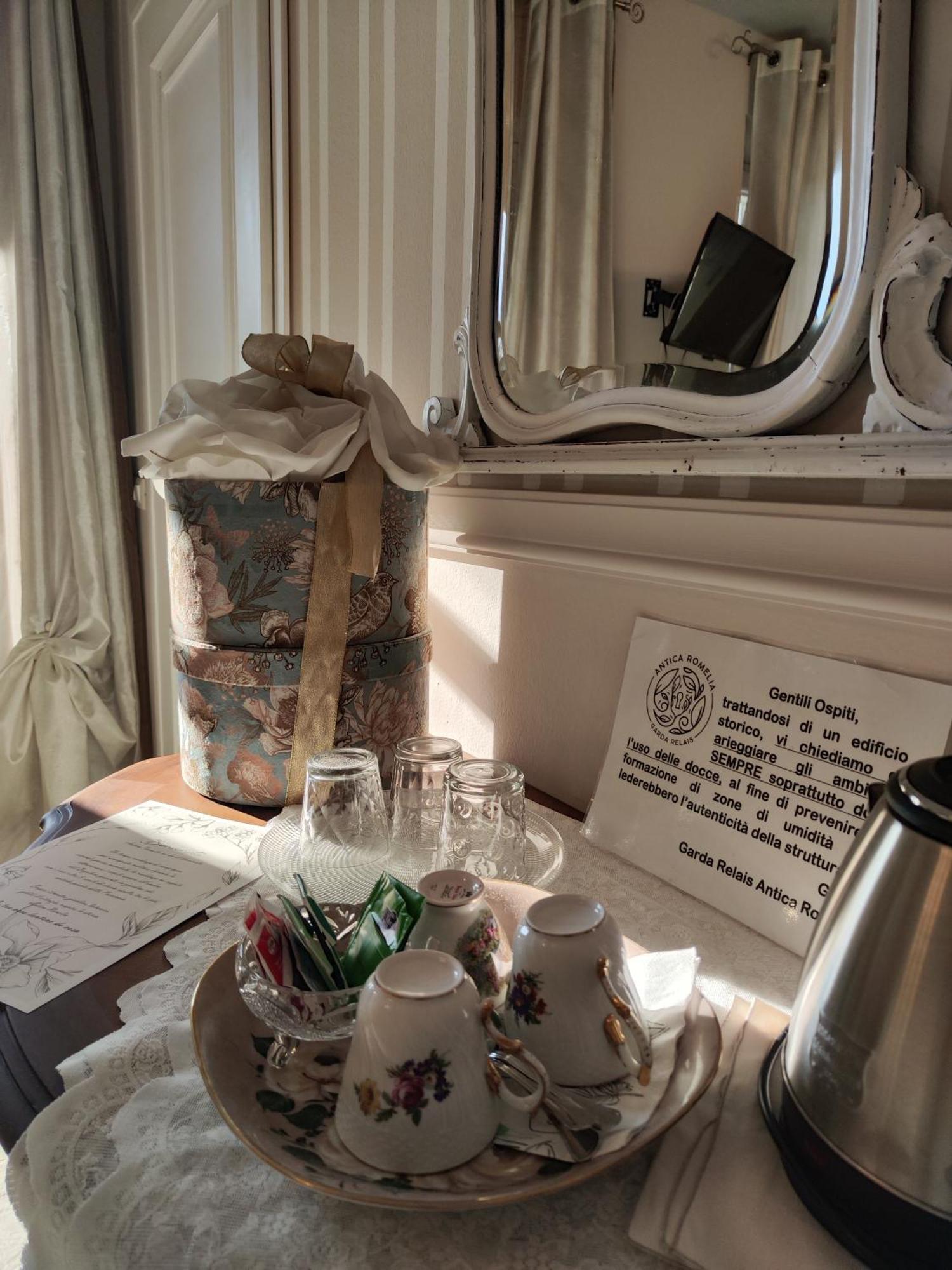 Garda Relais Antica Romelia Bed & Breakfast Montichiari Bagian luar foto